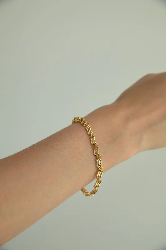 Classic Series WAVY CHAIN BRACELET