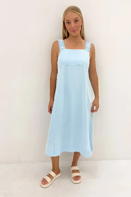 Cozy Fit Sage Denim Dress Light Washed Blue